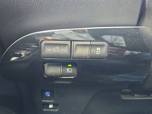 Used 2018 Toyota Prius Prime Plus image 21