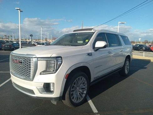 Used 2023 GMC Yukon XL Denali image 3