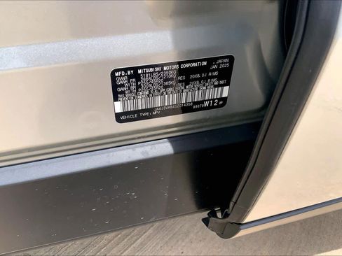 Used 2025 Mitsubishi Outlander SE FWD image 34