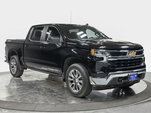 Used 2025 Chevrolet Silverado 1500 LT AWD/4WD image 9