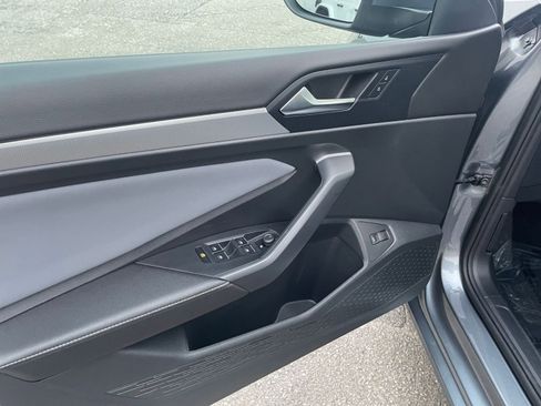 Used 2025 Volkswagen Jetta SE image 20