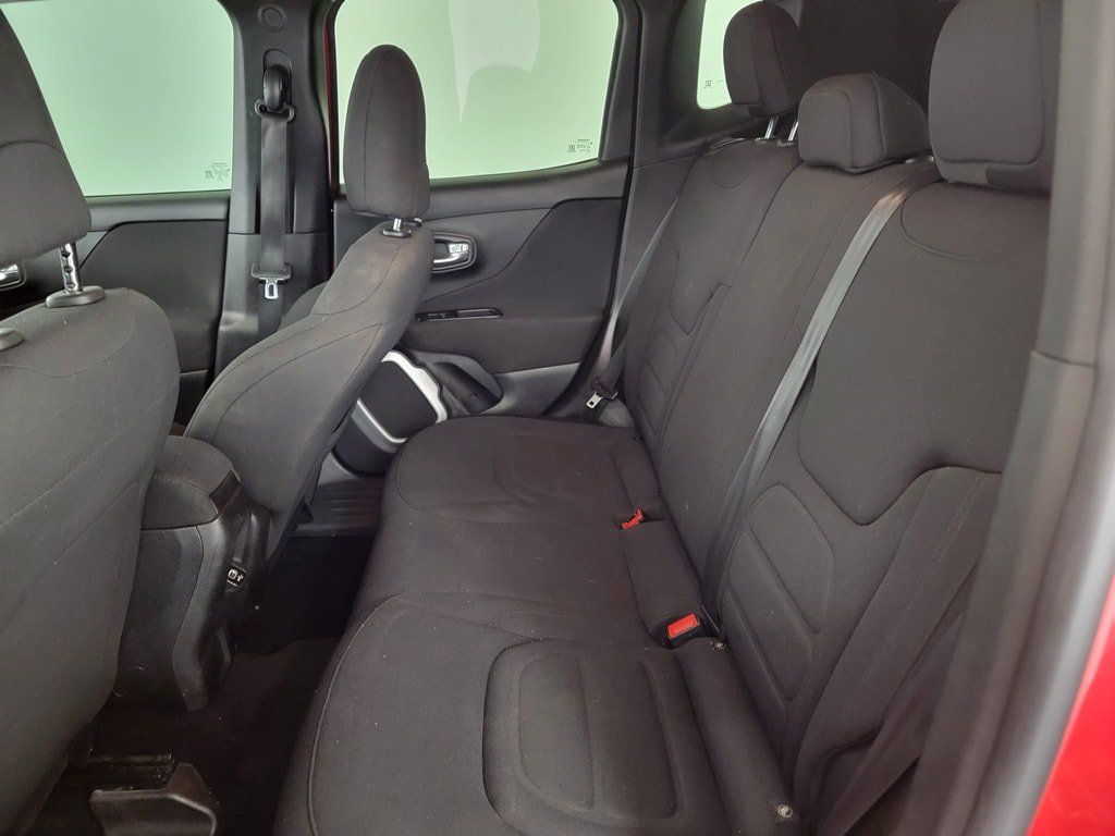 Used 2018 Jeep Renegade Latitude FWD image 13