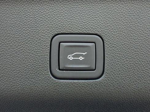 Used 2025 Chevrolet Suburban High Country AWD/4WD image 32