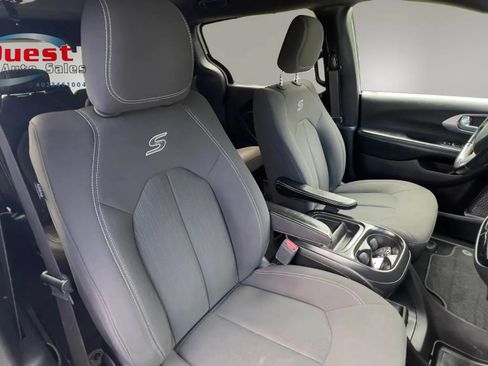 Used 2019 Chrysler Pacifica Touring Plus w/ Advanced Safetytec Group FWD image 16