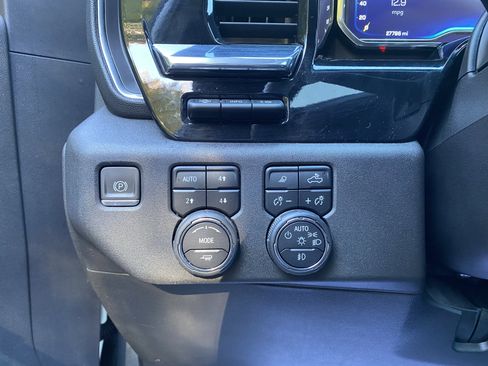 Used 2024 Chevrolet Silverado 2500 High Country w/ High Country Premium Package image 18