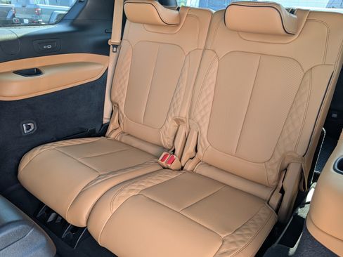 Used 2024 Jeep Grand Cherokee L Summit w/ Luxury Tech Group V AWD/4WD image 17