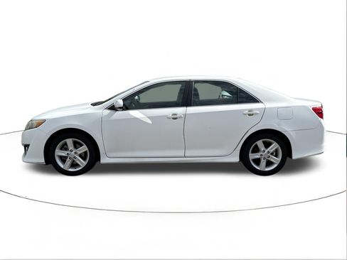 Used 2014 Toyota Camry SE FWD image 6