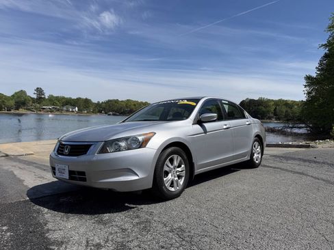 Used 2010 Honda Accord LX-P image 3