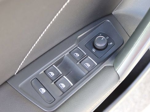 Used 2022 Volkswagen Tiguan SE R-Line FWD image 24