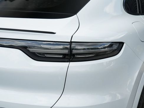 Certified 2022 Porsche Cayenne Coupe AWD/4WD image 15