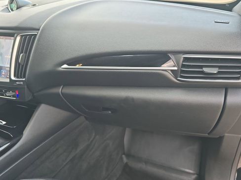 Used 2018 Maserati Levante Base image 34