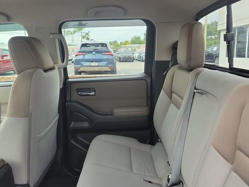 Used 2022 Nissan Frontier SV image 9