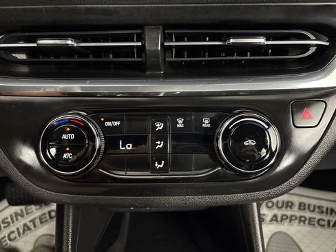 Used 2025 Buick Envista Sport Touring w/ Convenience II Package FWD image 27