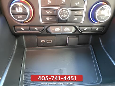 Used 2022 Chevrolet Suburban Z71 w/ Luxury Package AWD/4WD image 18