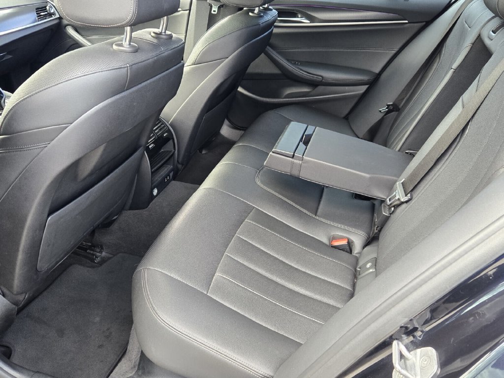 Used 2021 BMW 530i w/ M Sport Package RWD image 11