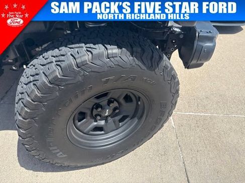 Used 2023 Jeep Gladiator Rubicon w/ LED Lighting Group AWD/4WD image 4