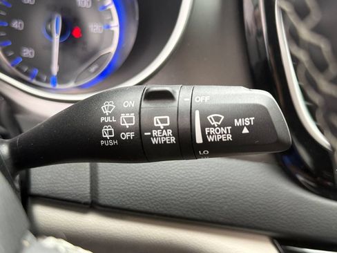 Used 2023 Chrysler Pacifica Touring-L FWD image 38