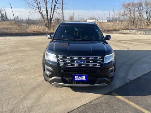Used 2017 Ford Explorer XLT w/ Equipment Group 202A image 2