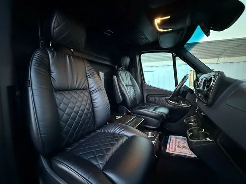 Used 2021 Mercedes-Benz Sprinter 3500 w/ Comfort Plus Package image 39