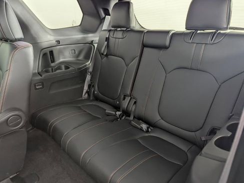 Used 2025 Honda Pilot TrailSport image 18