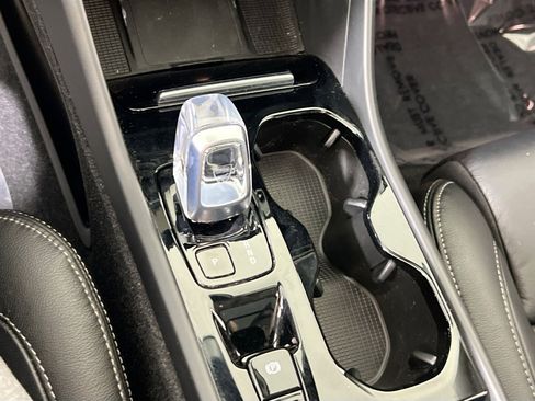 Used 2023 Volvo XC40 B4 Plus w/ Protection Package Premier image 16