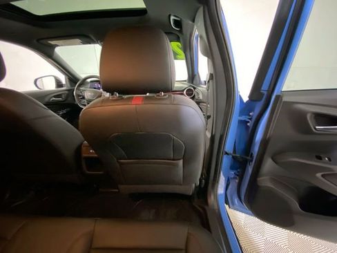 Used 2024 Chevrolet Trax RS w/ Sunroof Package image 36