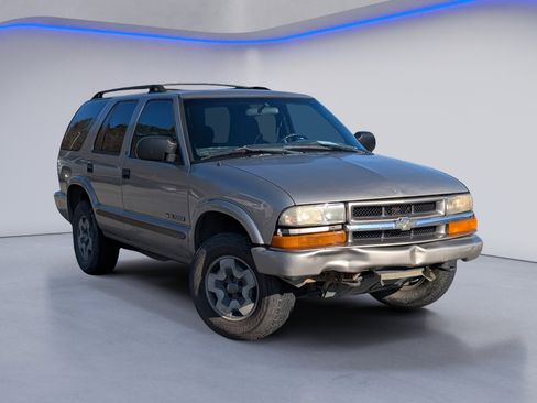 Used 2002 Chevrolet Blazer LS w/ Preferred Equipment Group image 2