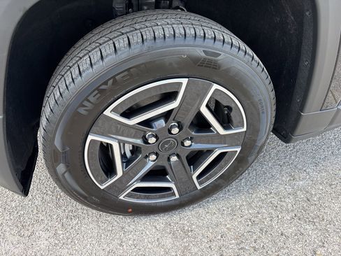 New 2026 Jeep Cherokee Laredo image 31