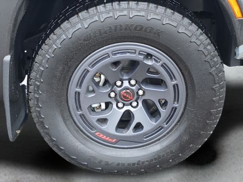 Used 2025 Nissan Frontier PRO-4X AWD/4WD image 26