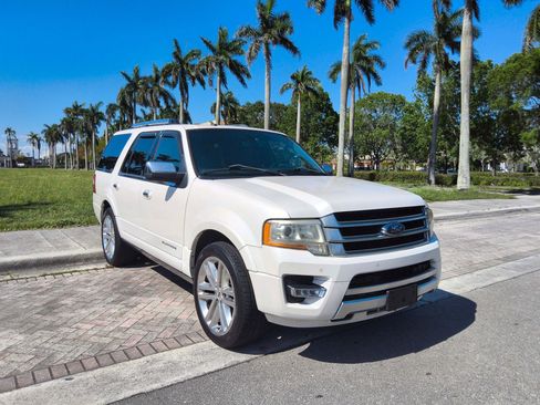 Used 2017 Ford Expedition Platinum RWD image 1
