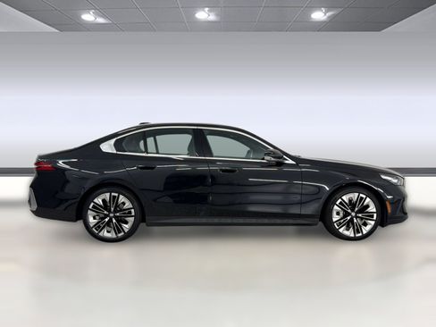 Used 2026 BMW 530i RWD image 8