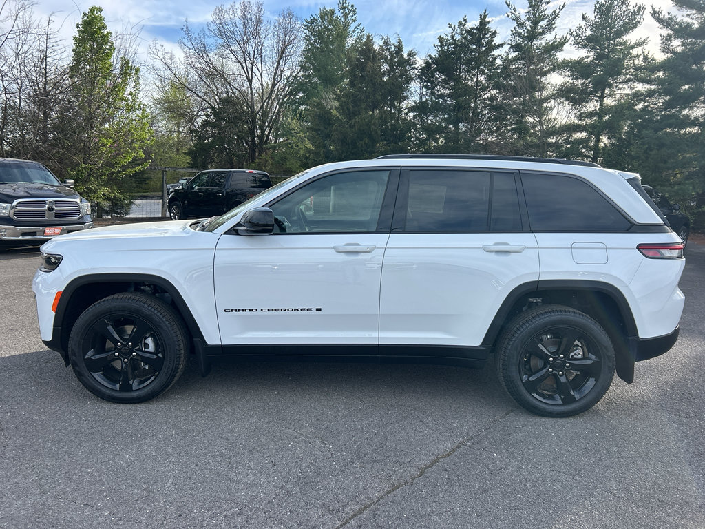 New 2026 Jeep Grand Cherokee Limited w/ Limited Altitude Package AWD/4WD image 8