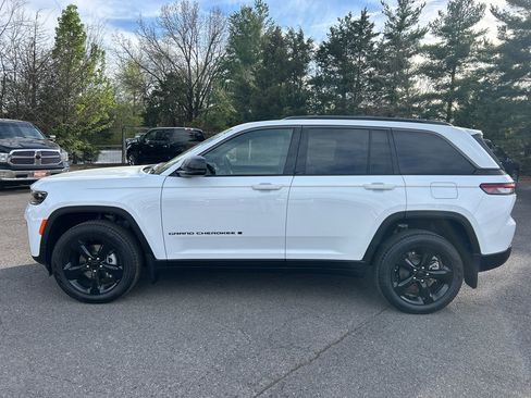 New 2026 Jeep Grand Cherokee Limited w/ Limited Altitude Package AWD/4WD image 8