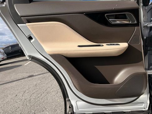 Used 2018 Jaguar F-PACE Prestige image 27