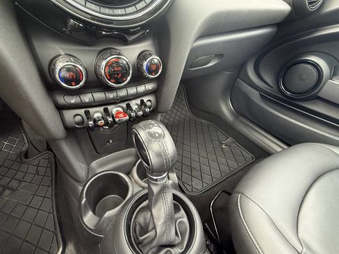 Used 2019 MINI Cooper 2-Door Hardtop w/ Signature Upholstery Package image 25