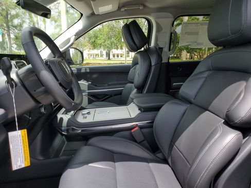 New 2026 Lincoln Navigator Premiere AWD/4WD image 21