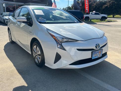 Used 2016 Toyota Prius Three Touring image 26