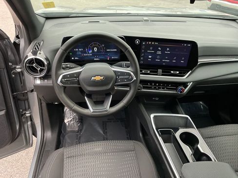 Used 2025 Chevrolet Equinox LT image 24
