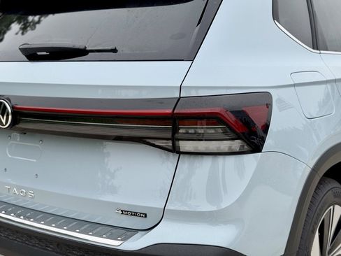 New 2025 Volkswagen Taos SE image 9