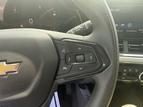 Used 2025 Chevrolet Trax LT FWD image 30