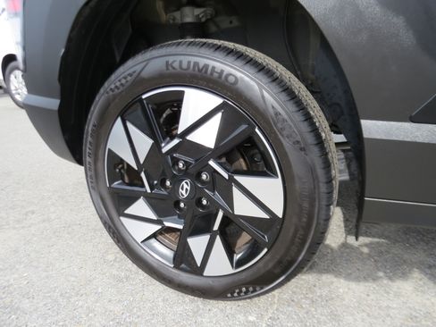 Used 2025 Hyundai Kona SEL image 9