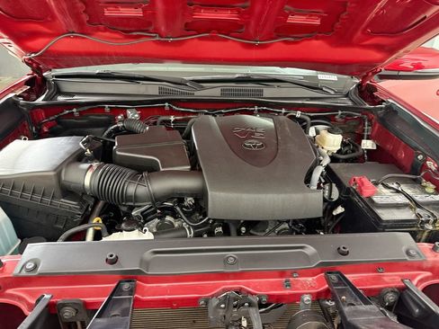 Used 2022 Toyota Tacoma TRD Sport w/ Technology Package AWD/4WD image 26