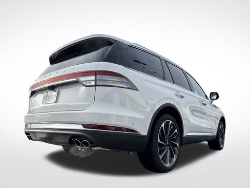 Used 2023 Lincoln Aviator Reserve w/ Equipment Group 201A image 10