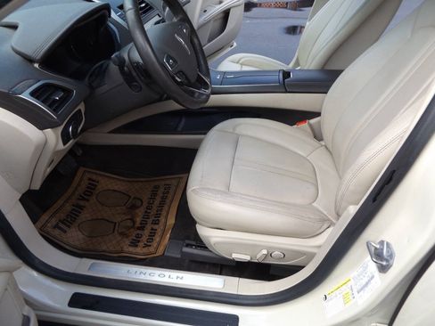 Used 2016 Lincoln MKZ AWD image 13