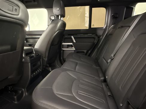 Used 2022 Land Rover Defender 110 X-Dynamic SE AWD/4WD image 26