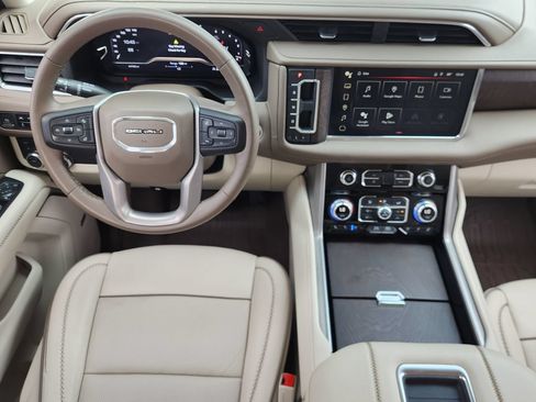 Used 2023 GMC Yukon XL Denali AWD/4WD image 28