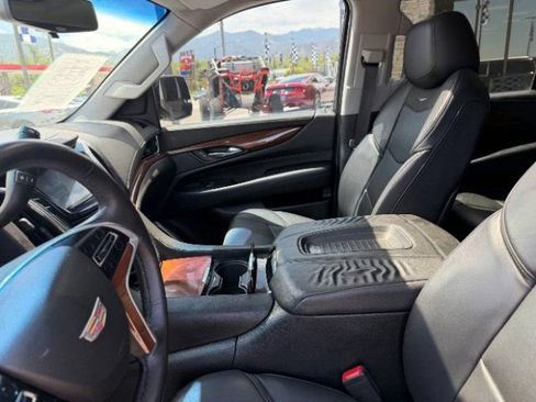 Used 2016 Cadillac Escalade Luxury AWD/4WD image 26