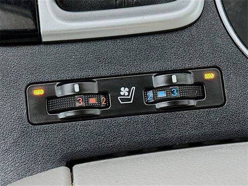 Used 2014 Toyota Highlander Limited image 15