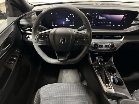Used 2025 Buick Envista Preferred FWD image 11
