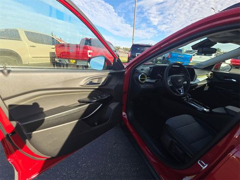 New 2026 Chevrolet Trax LT w/ Driver Confidence Package image 16